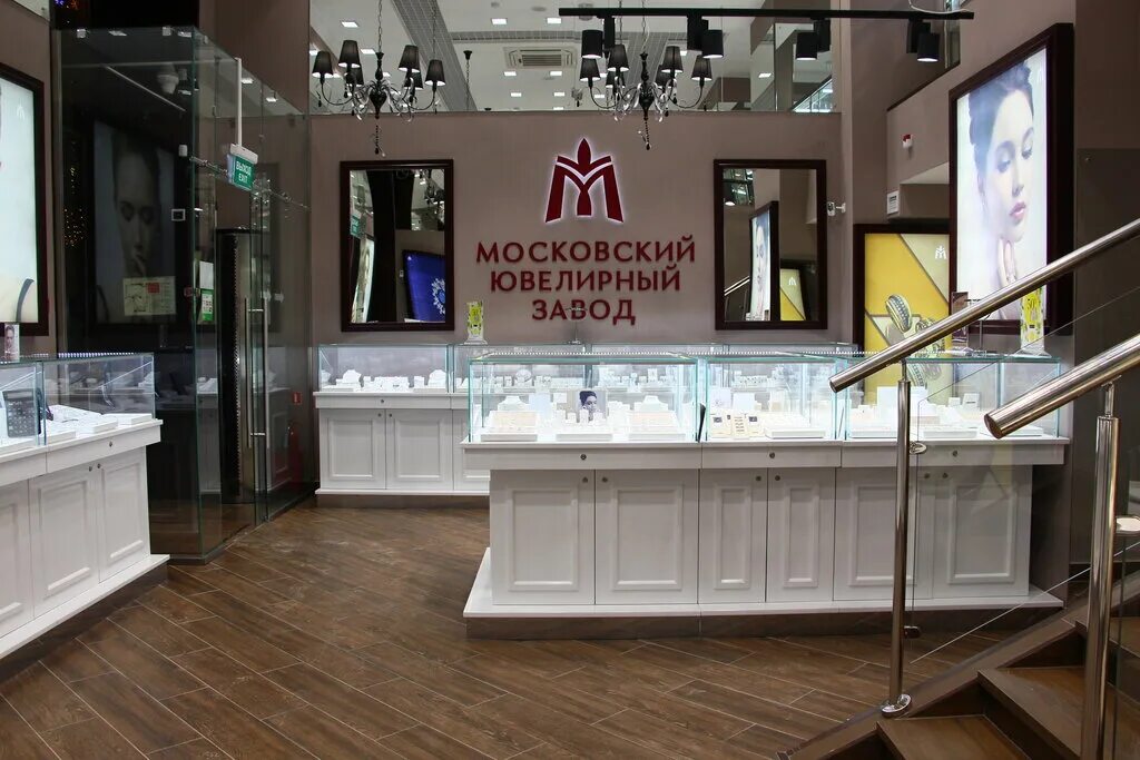 Публикации в соцсетях ювелирного дома MIUZ Diamonds в ТЦ Измайловский пассаж в М