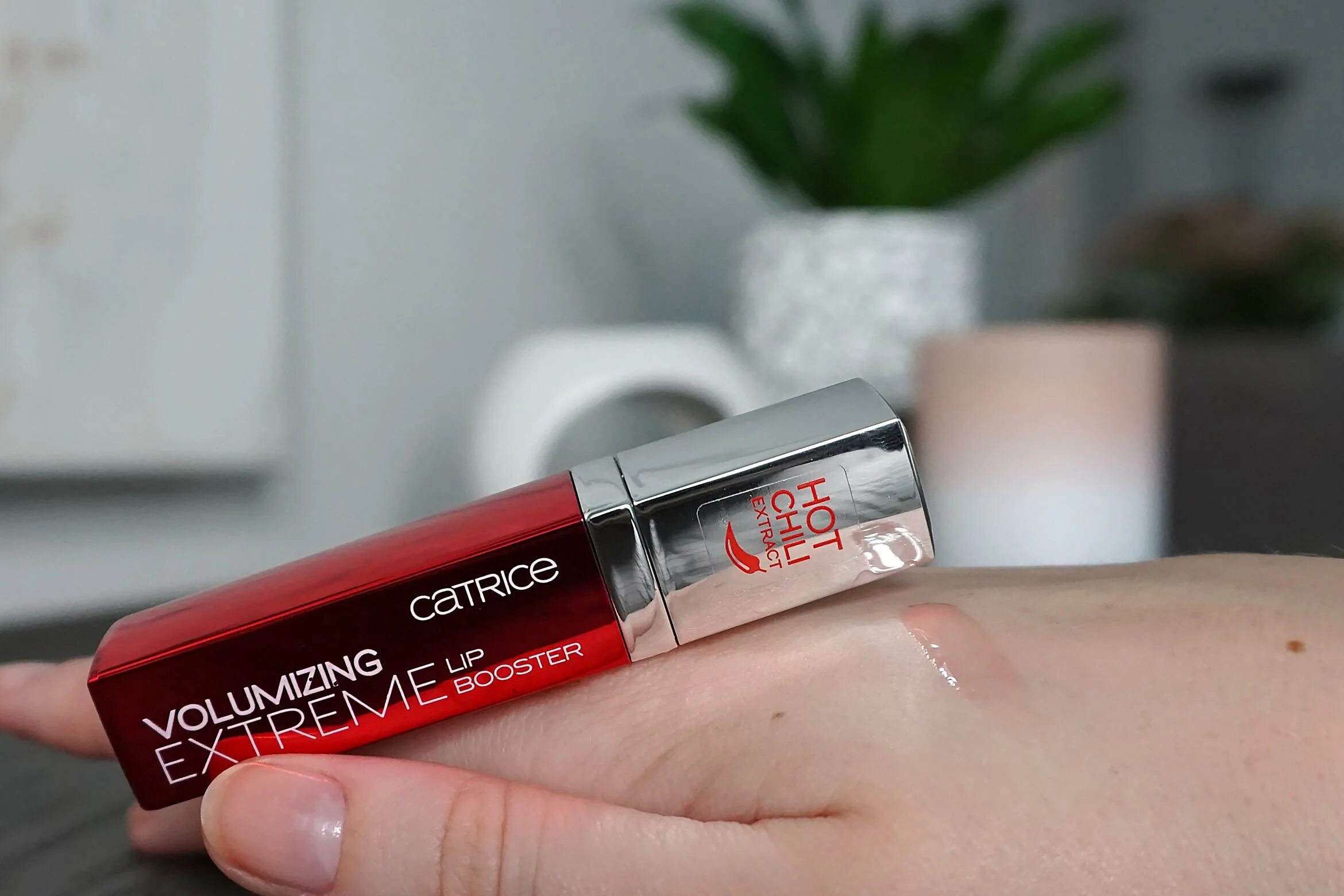 Блеск для губ катрис. Volumizing extreme Lip Booster. Catrice extreme Lip Booster. Catrice Volumizing extreme. Catrice Volumizing extreme Lip.