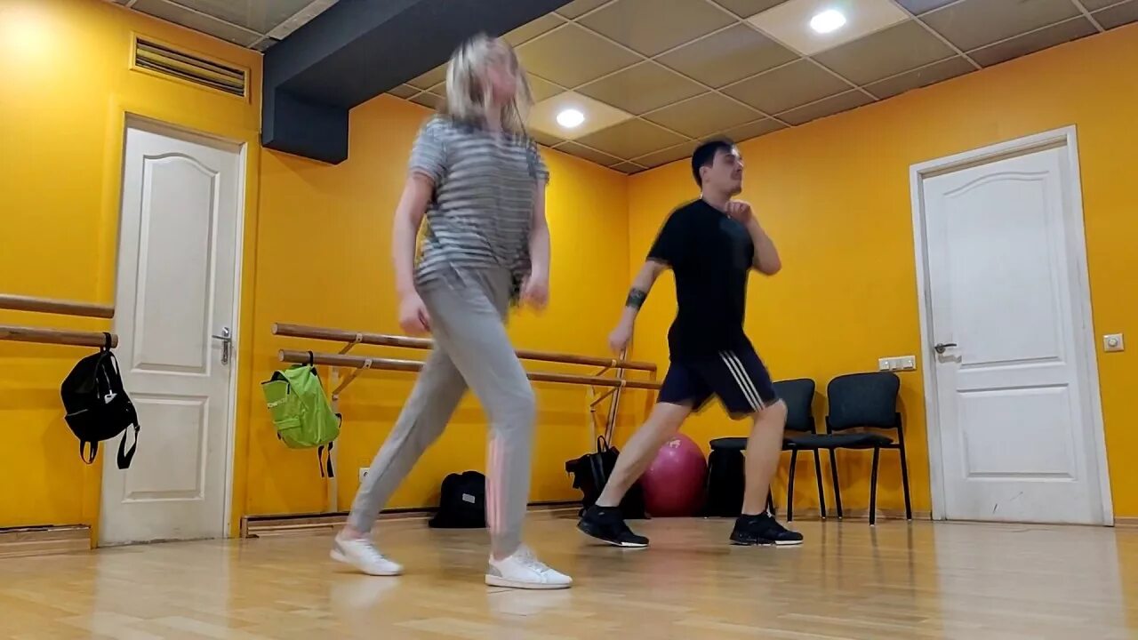Видео танца шафл для начинающих. Шафл дэнс уроки. Движения Shuffle Dance. Школа Shuffle. Шафл простые движения.