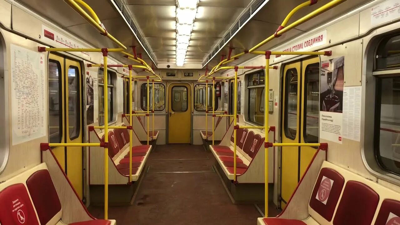 Метропоезд красная стрела санкт-петербург. 81-717. Метро красная стрела москва 2022. Поезд метро красная стрела. Поезд метро красная стрела.