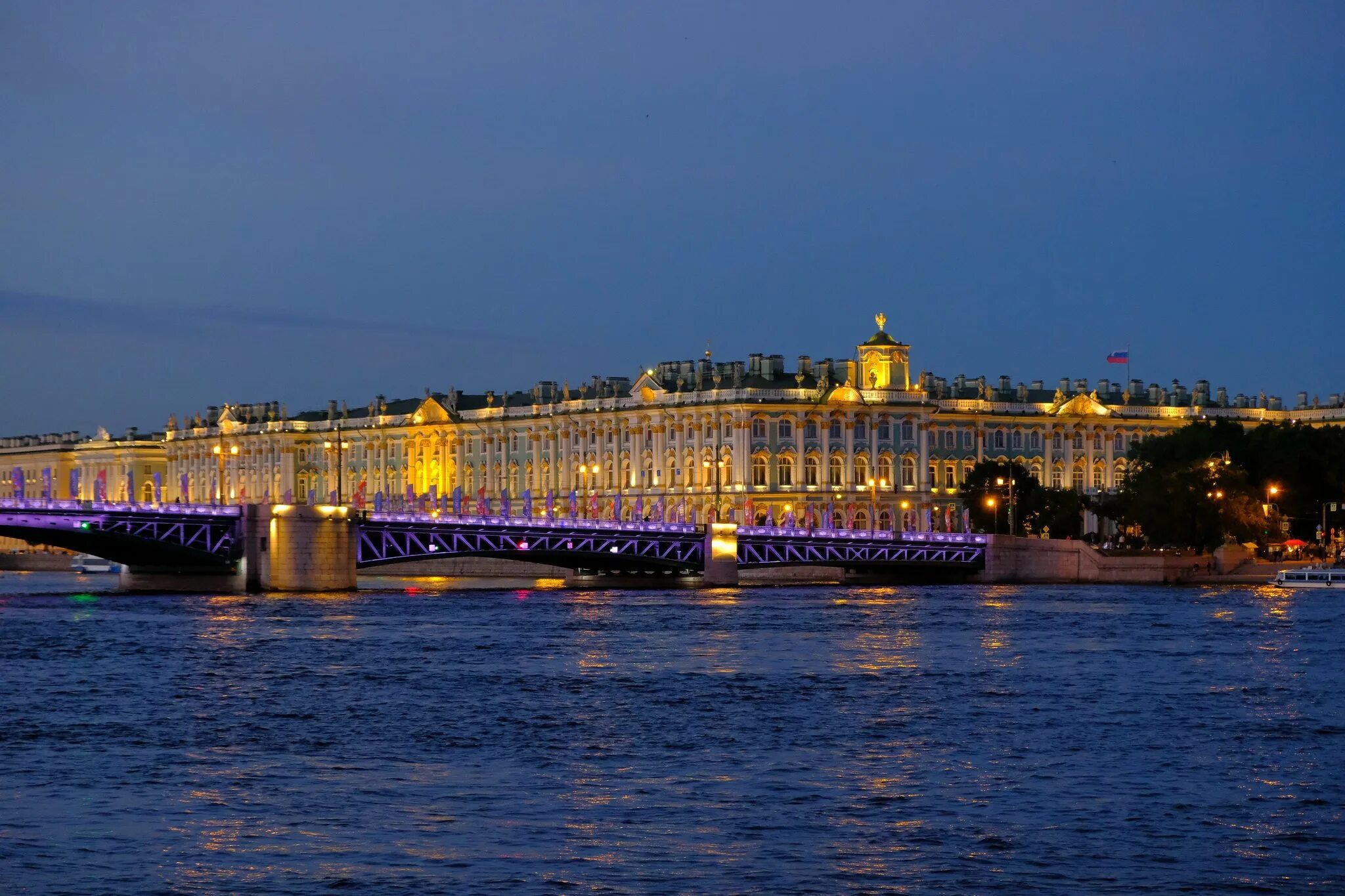 Прогулка по мостам санкт петербурга. Дворцовый мост в санкт-петербурге. дворцовый мост и эрмитаж. дворцовый мост и зимний дворец. дворцовая набережная невы в санкт-петербурге.