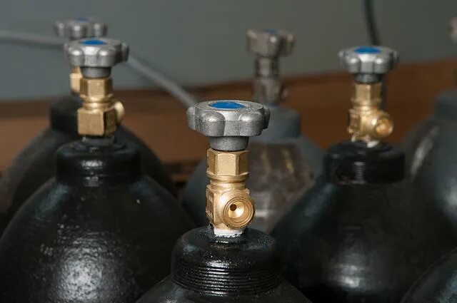 Как называется углекислота. Баллон углекислотный 10л. газовый баллон углекислота 10. баллон 40 литров смесь аргон углекислота. r744 углекислота баллон.