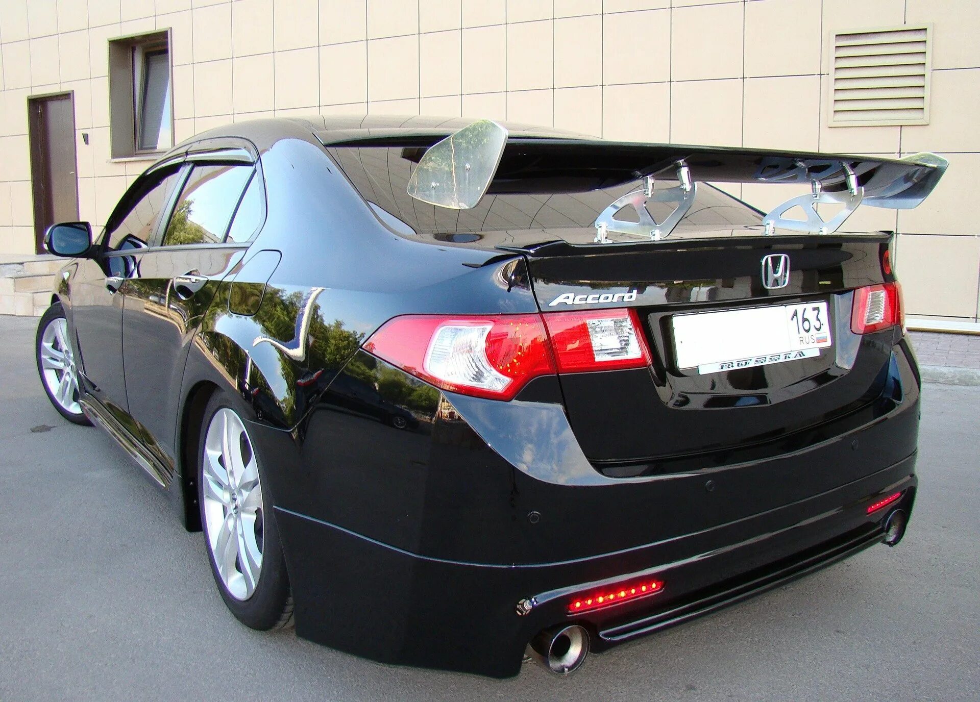 Honda civic 4d mugen rr. Хонда со спойлером. Хонда цивик 2008 седан спойлер. Хонда аккорд 2008 со спойлером. Спойлер аккорд 7 mugen.