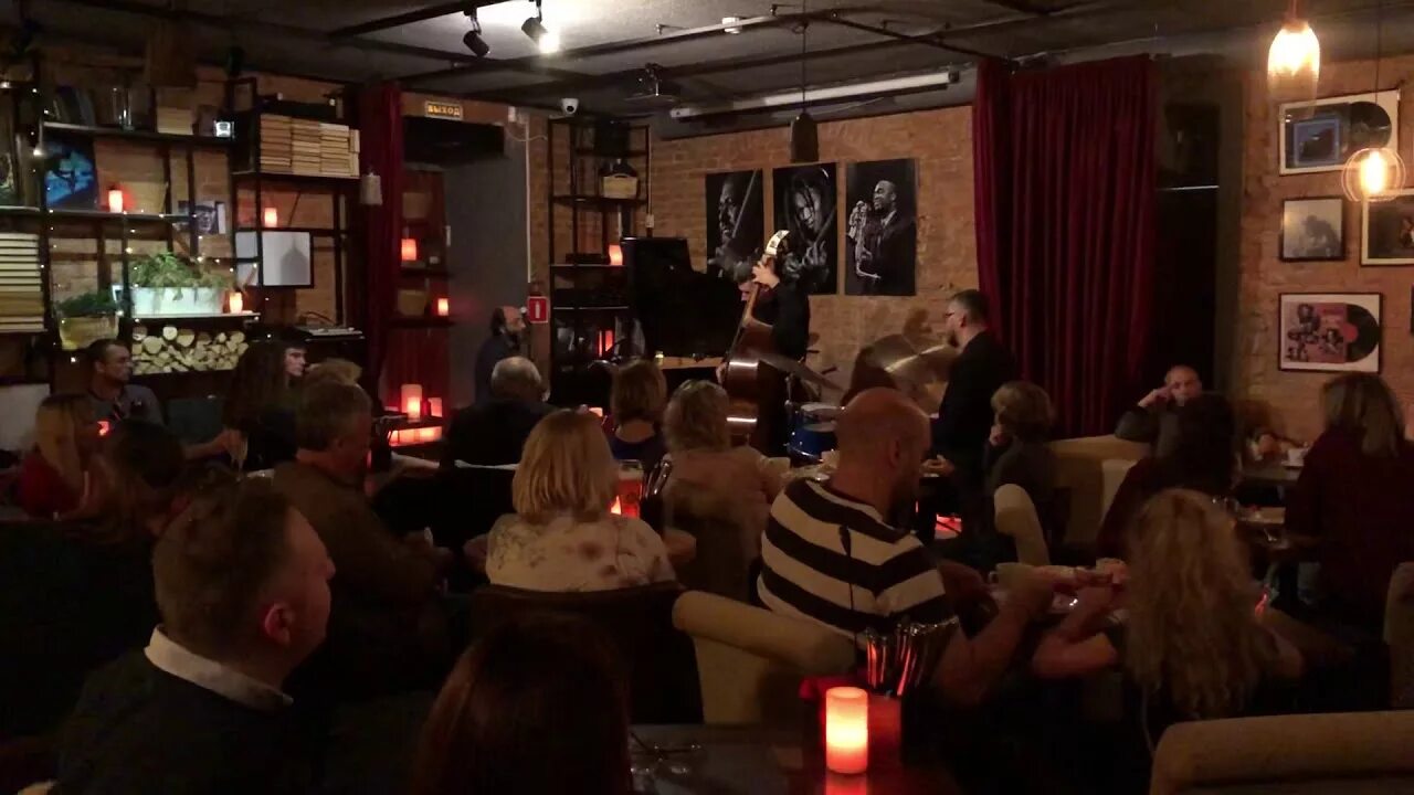 Клуб эссе отзывы. Esse ростов на дону jazz club зал. Джаз кафе эссе на пятницкой. Esse jazz club ростов на дону. Клуб эссе отзывы.