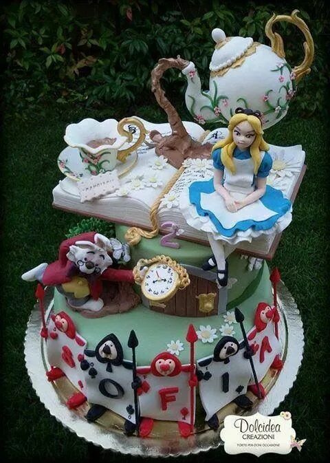 Торт алиса в стране фото Torte d'incanto Alice in wonderland cakes, Fantasy cake, Disney cakes