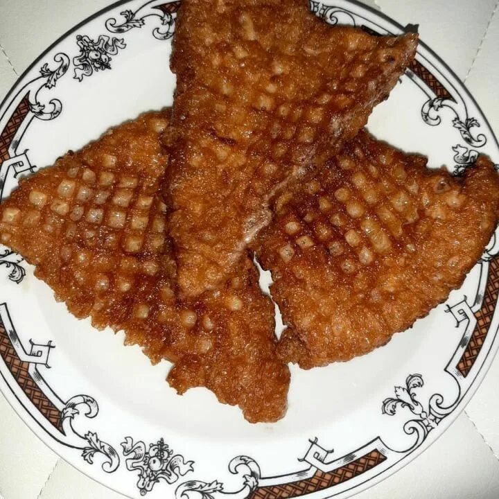 вафли с медом. треугольные котлеты. картофельная вафля с ростбифом. котлеты в вафельных коржах. мясные вафли.