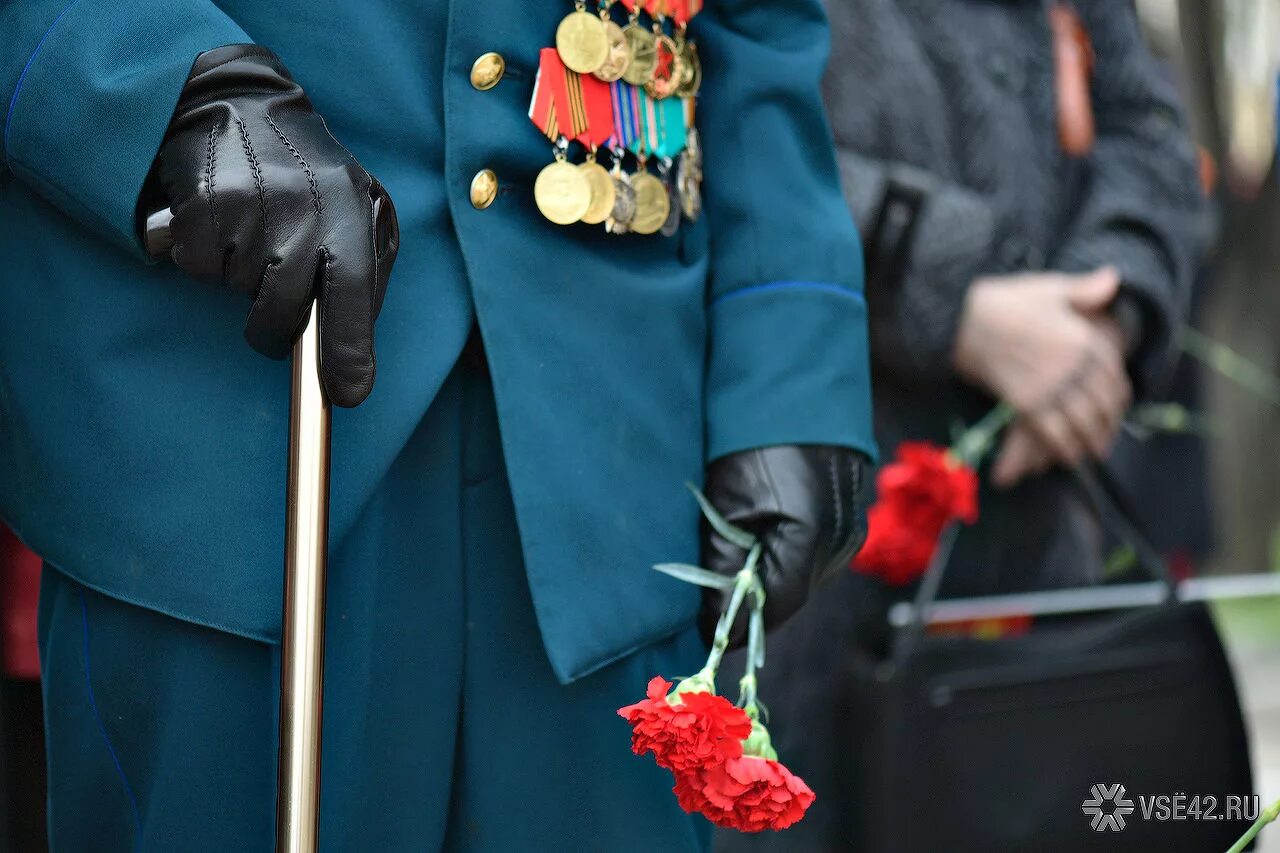 Акция в знак памяти. Гирлянда траурная возлагать. День памяти и скорби в России картинки. Символ памяти на Сахалине. Символ памяти Пенза.