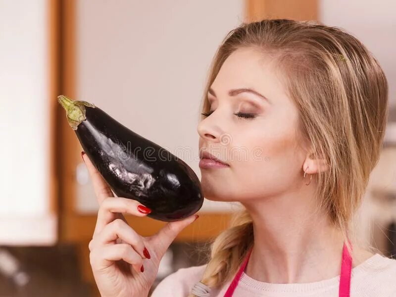 Сую фото. Tampax тест. Сует маленькой девочке. Сую фото. Просунула руку в локоть.