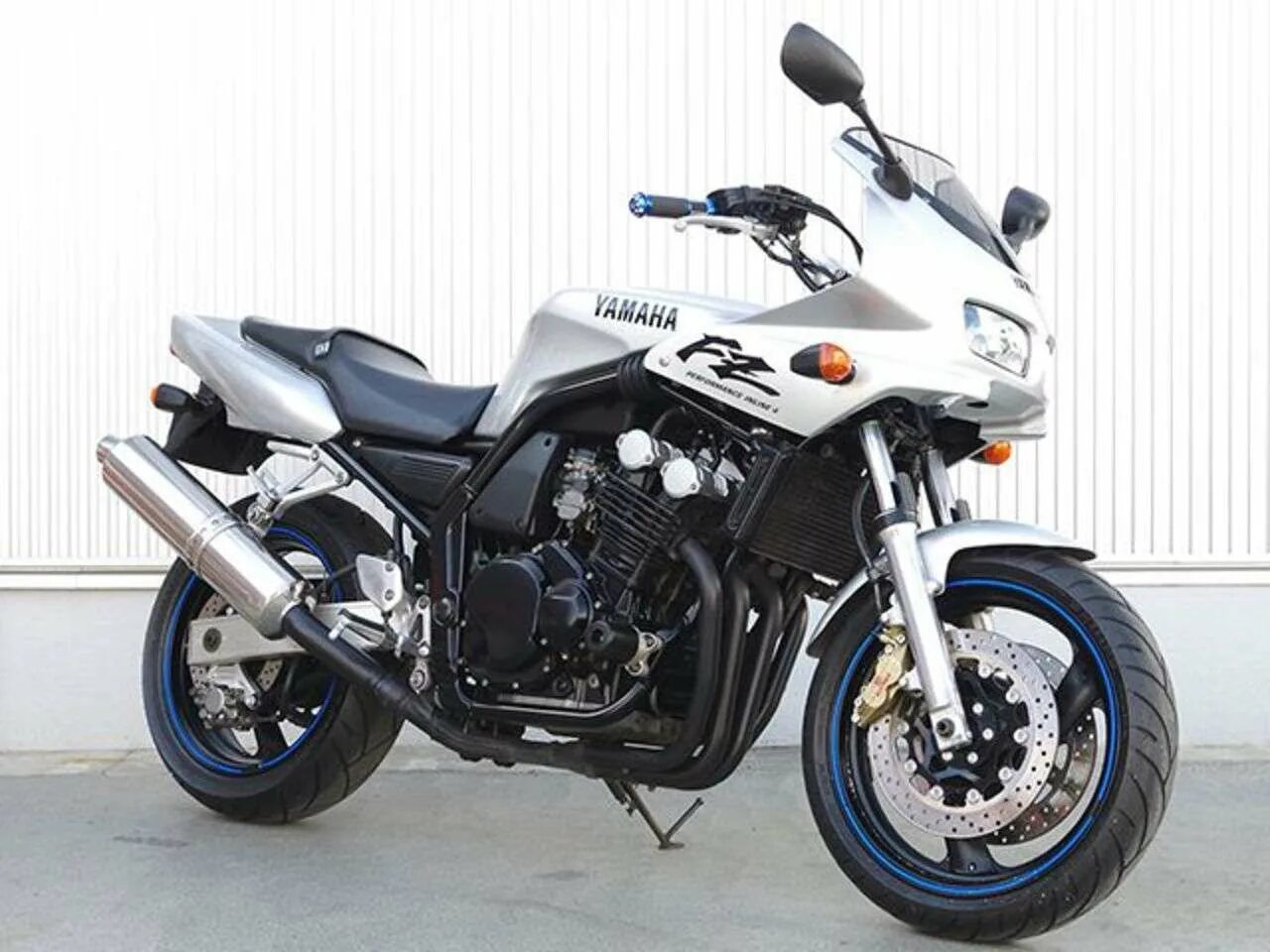 Yamaha FZ 400 2000 год. Ямаха 400 кубов Дорожник FZ. Ямаха fz400 кубов Дорожник 2023. Yamaha fz400