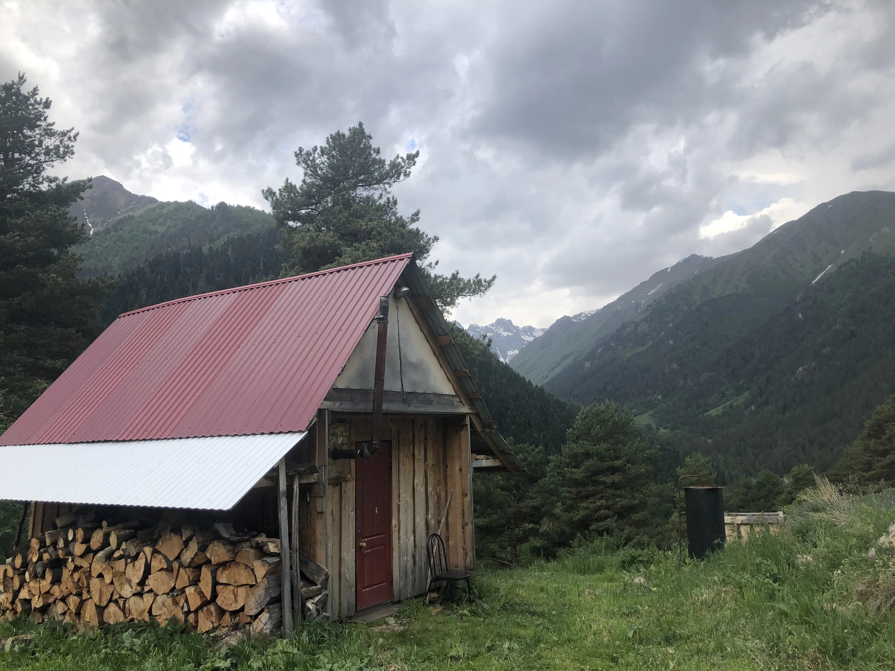 Теберда орджоникидзе 1. Дом теберда. Теберда дом лесника гостиница. Теберда база чегет. Гостевой дом чегет теберда.