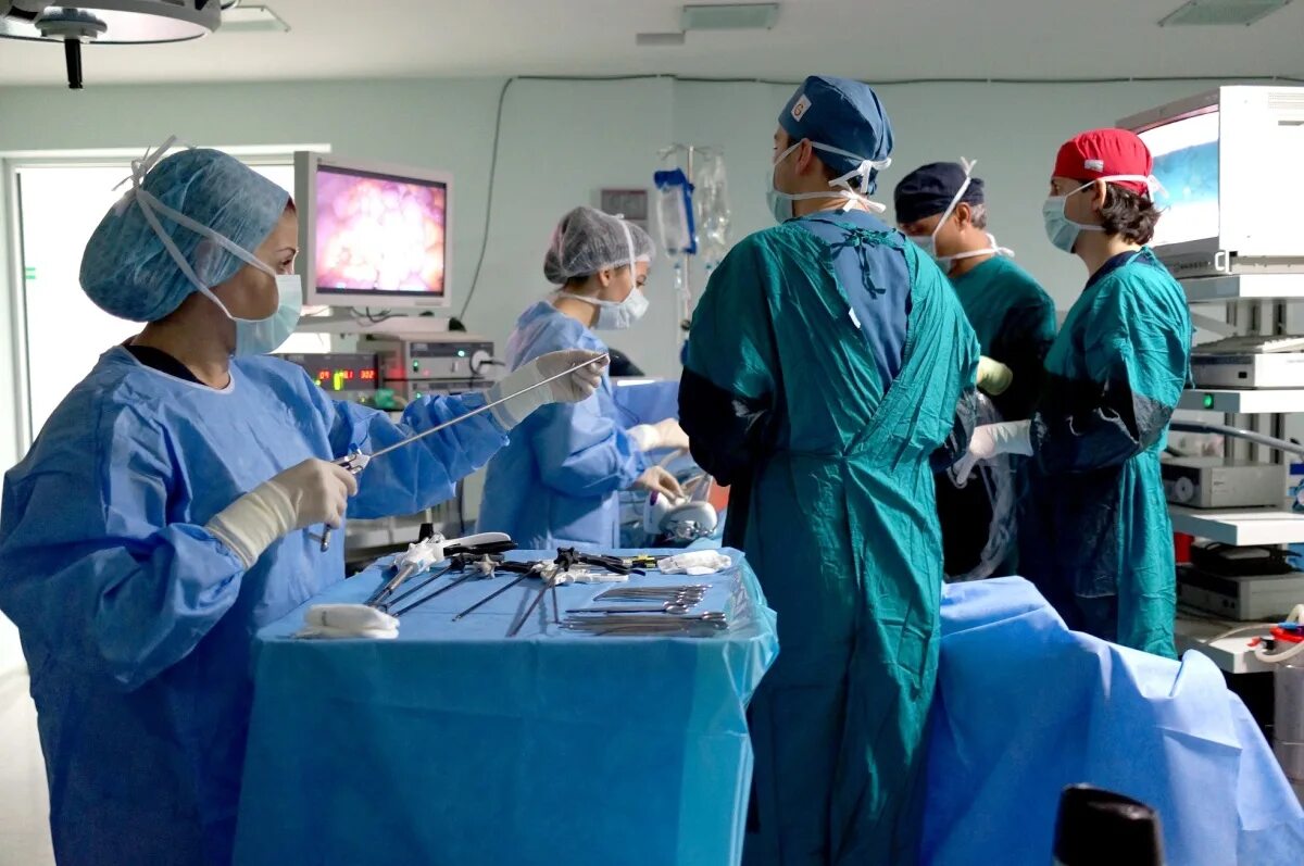 Оперировать больного. Трансплантация печени источники. Аллотрансплантация фото. Трансплантация печени в Индии. Сплит трансплантация печени это.