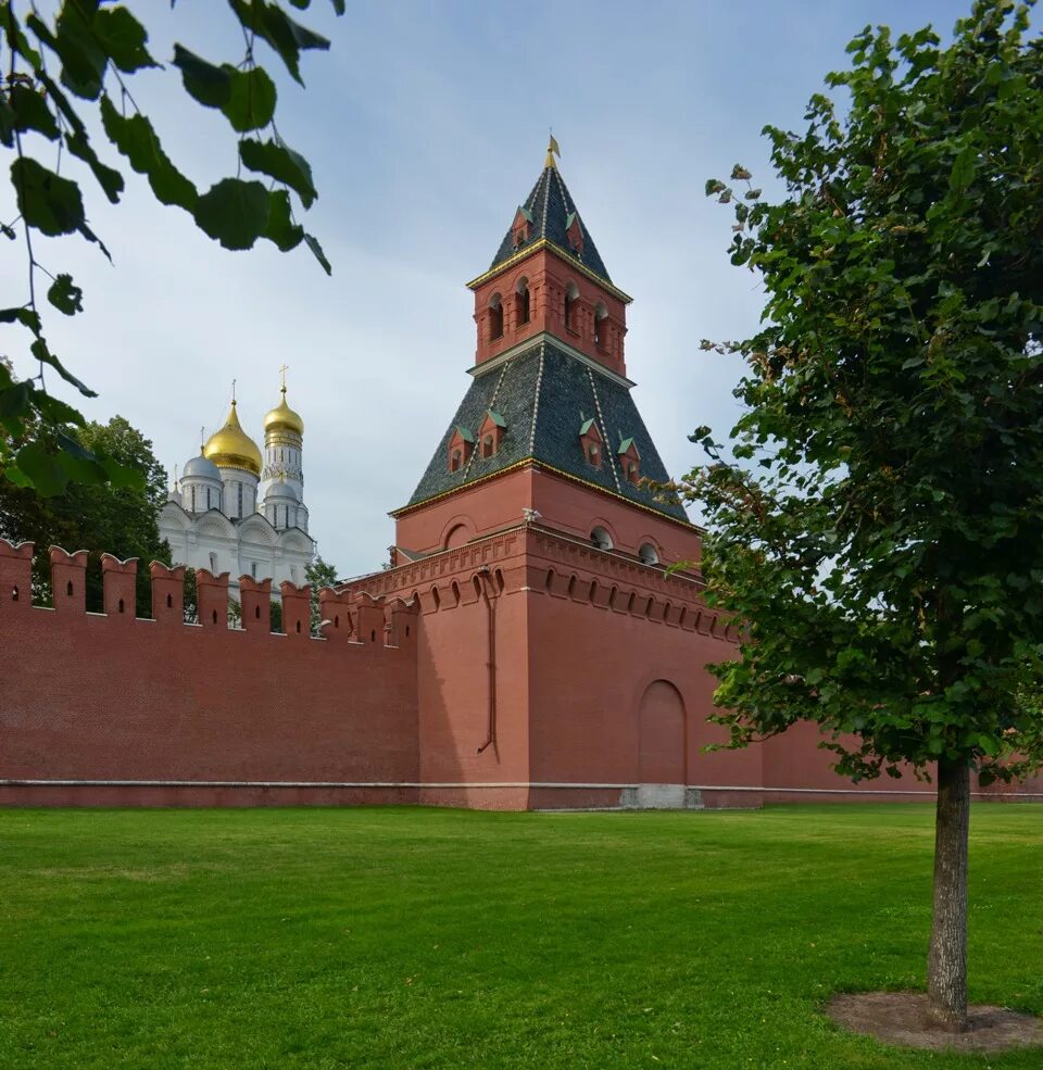 Тайницкая башня Московского Кремля. Тайницкая башня Московского Кремля 1485. Самая Старая башня Московского Кремля – Тайницкая.. Тайнинская башня в Кремле. Про башни кремля