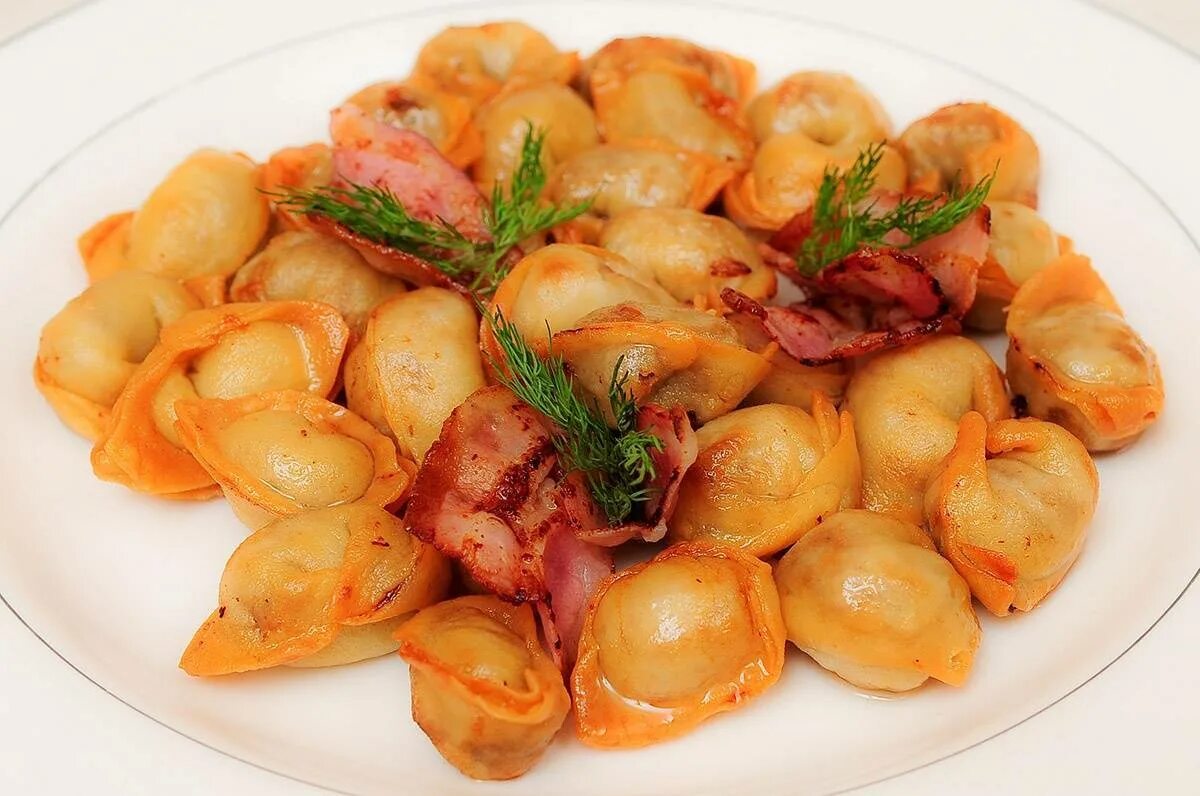 Как вкусно приготовить жареные пельмени на сковороде