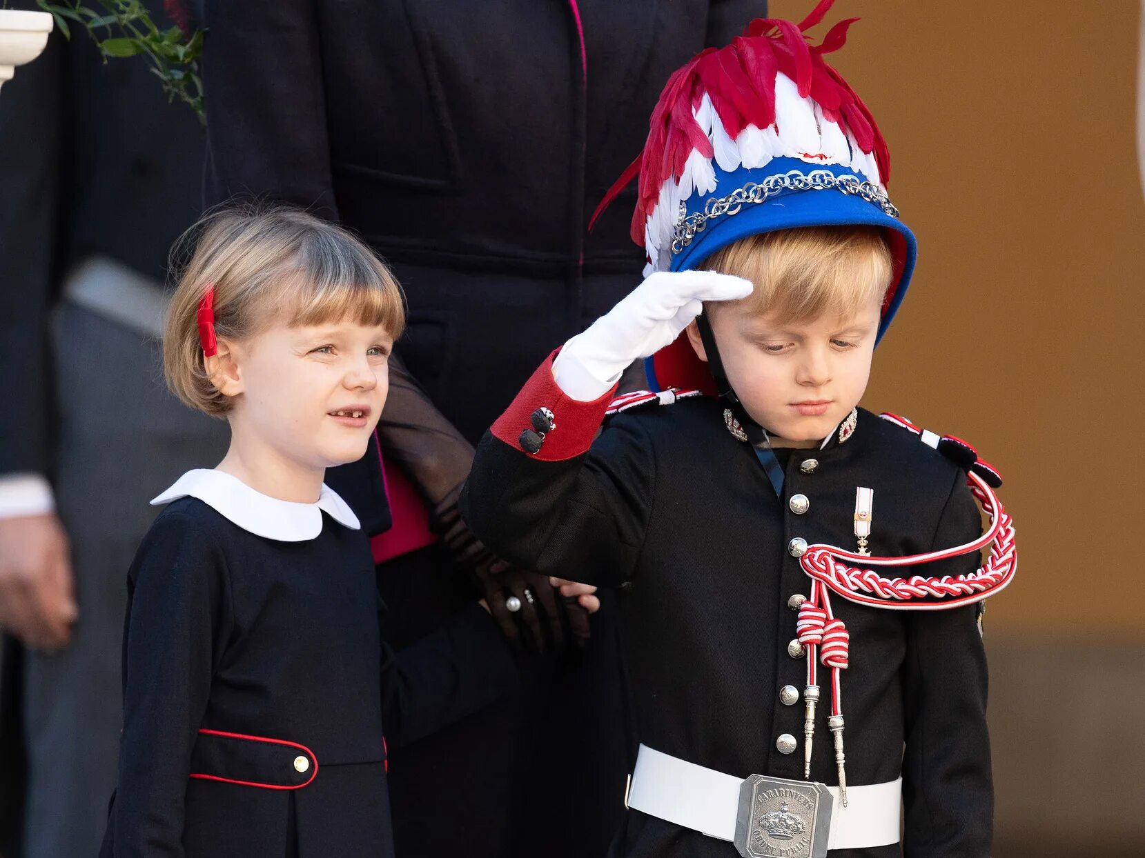 Князь монако альбер. Княгиня монако шарлен. Принц альберт монако. Альбер ii князь монако в молодости. Принц манако.