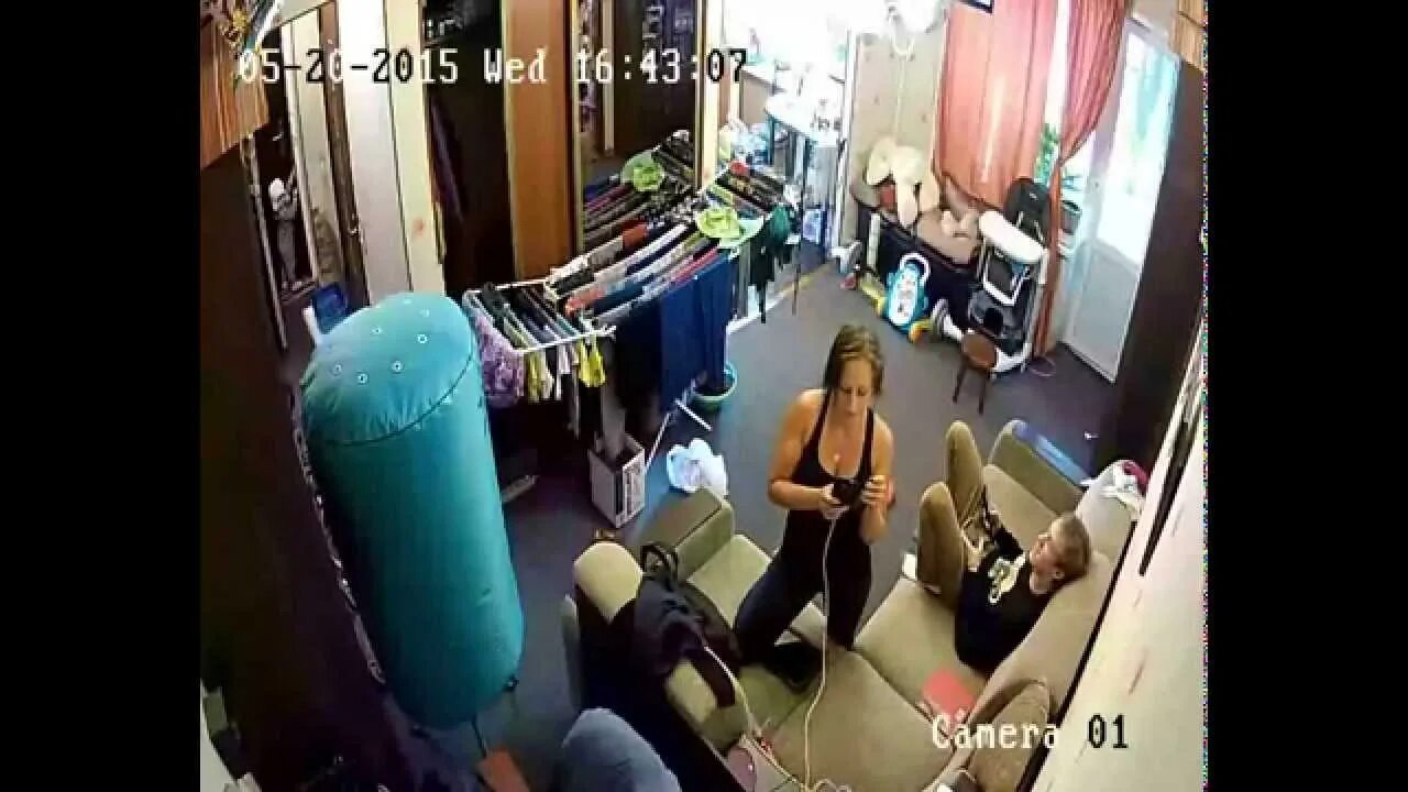 Скрытое видео в комнате. Раздача взломанных ip камер. взломанные камеры видеонаблюдения. взломанные камеры в квартирах.