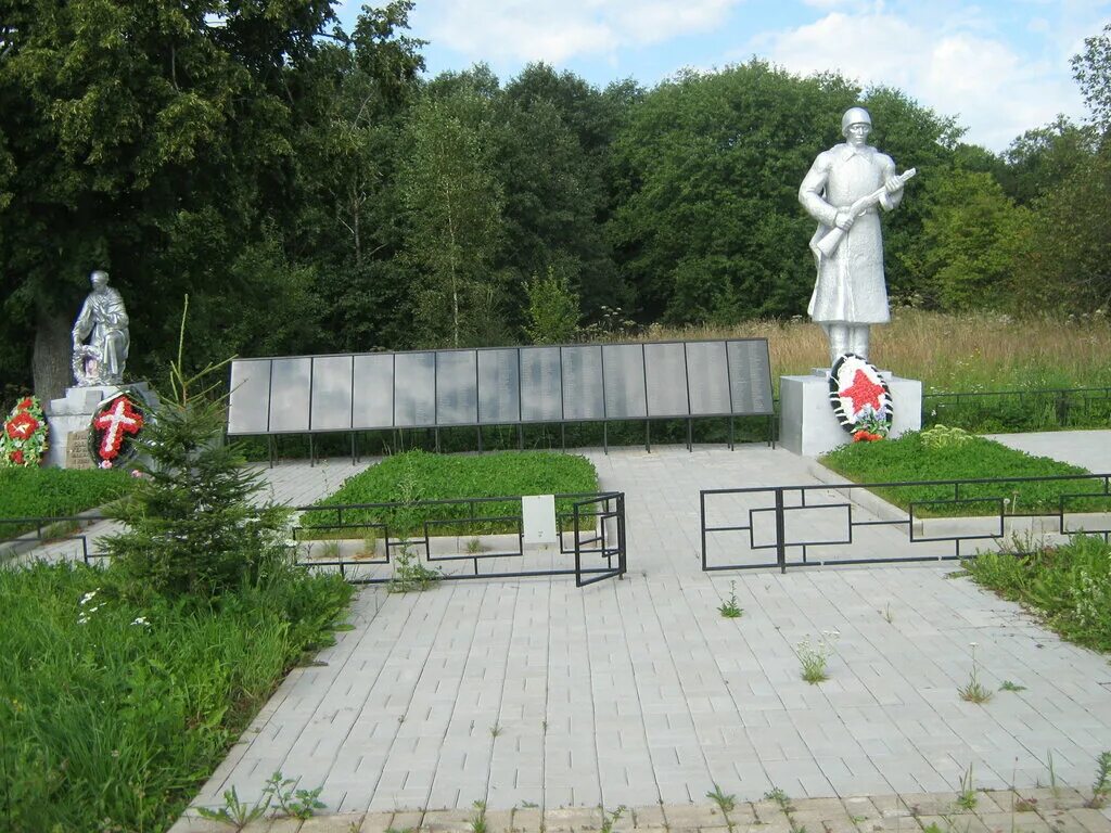 Калужская обл износковский. Калужская обл износковский. Село износки калужская область братская могила. Калужская обл износковский. Износковский район братские могилы.