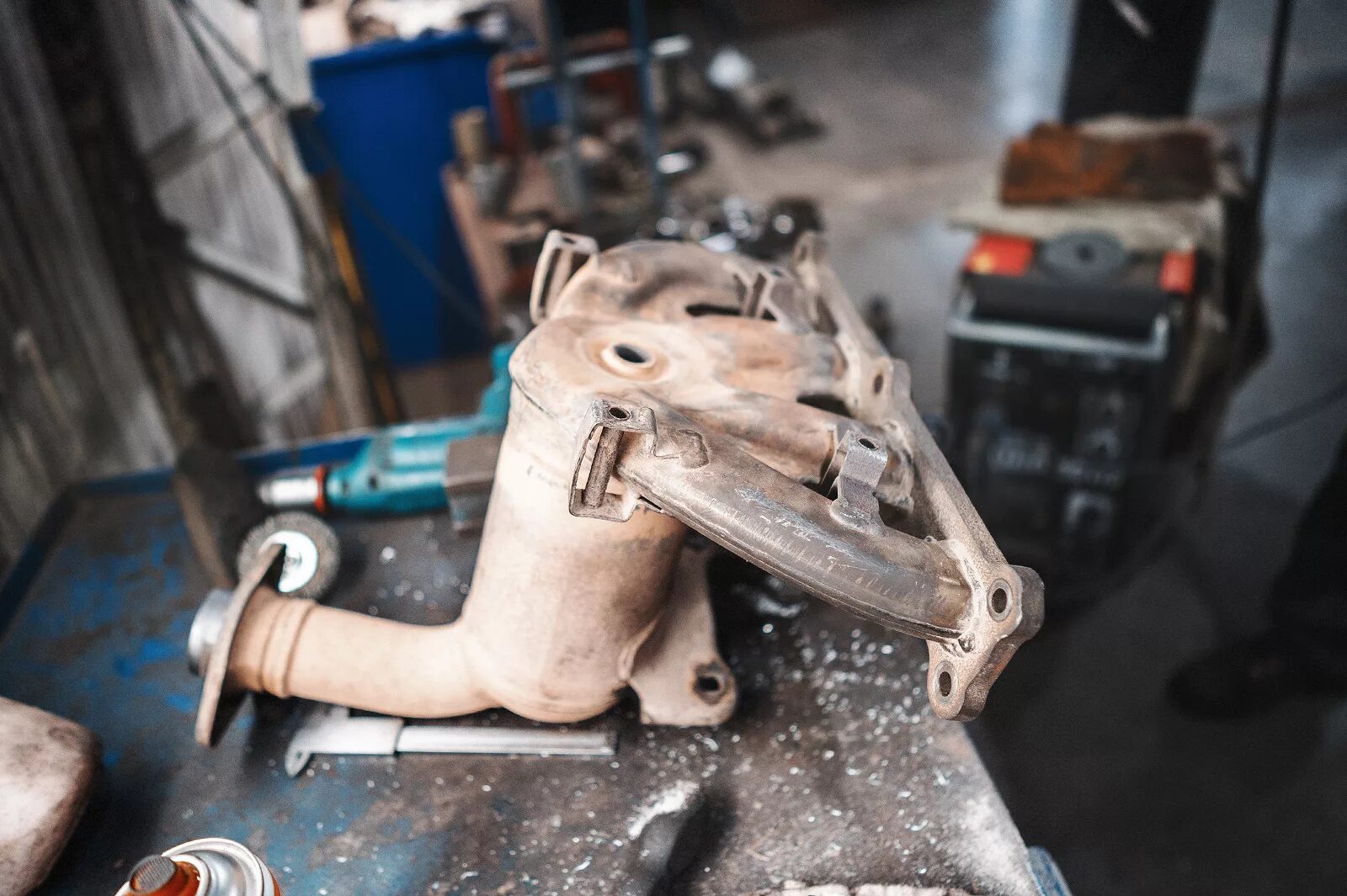 Сечет коллектор. Выхлопной коллектор на ивеко дейли. Выпускной коллектор лада калина 1. Сечет коллектор. Сечет коллектор.