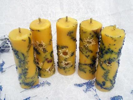 Свеча из воска с травами