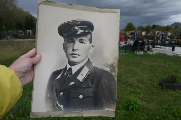 Пропал безвести в африке марунич александр летчик. Иван иванович иванов (лётчик). Василий цымбал летчик. Без вести пропавший солдат. Пропавший без вести летчик.