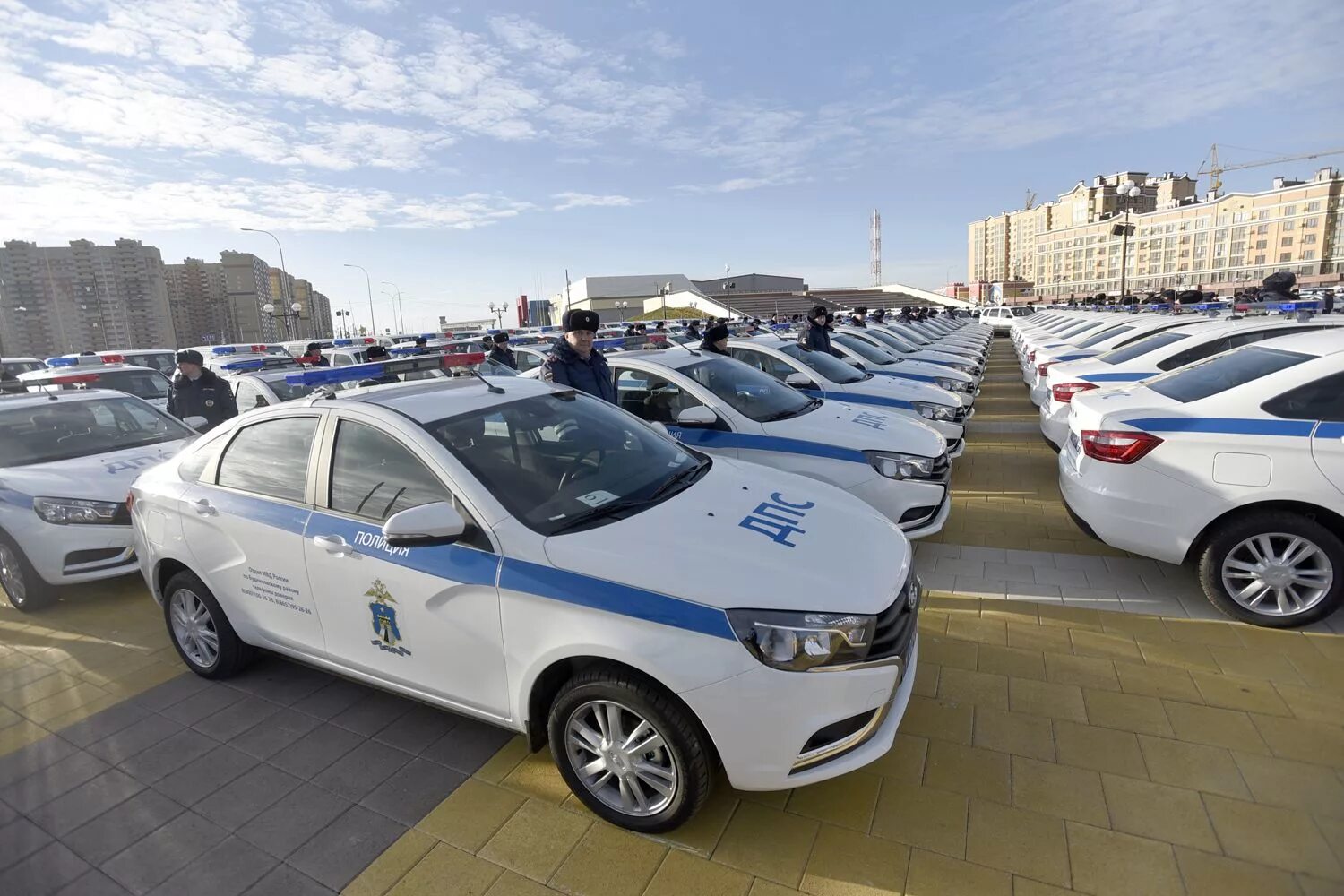 Автопарк полиции. Служебный автомобиль полиции. Автопарк полицейских машин. Авто полиции России.