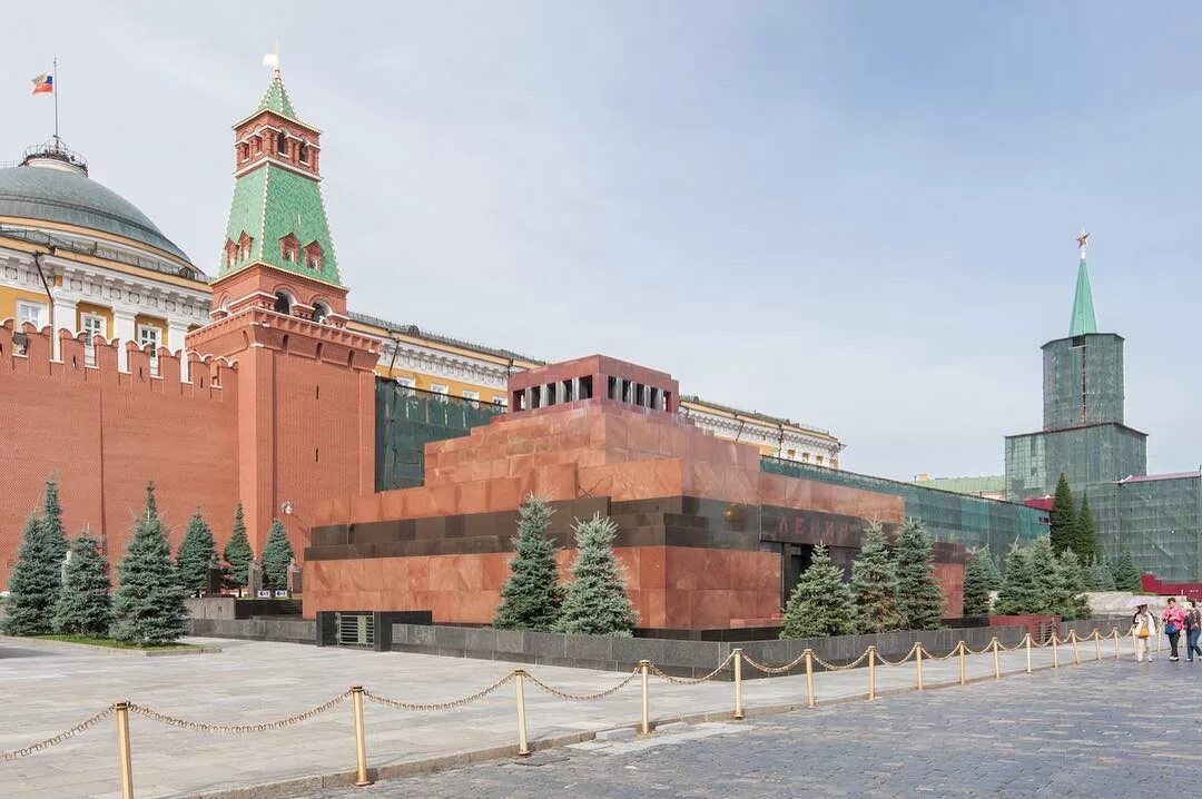 Мавзолей фото. Мавзолей им Ленина. Достопримечательности Москвы мавзолей Ленина. Экскурсия по мавзолею Ленина. Достопримечательность мавзолей в.и. Ленина.
