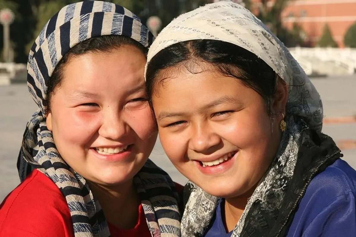Народ проживающий в азии. Уйгуры народ. Кашгарские уйгуры. Кыргызы и уйгуры.