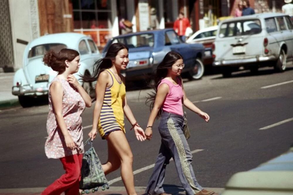 San girls. Сан Франциско 70е. Стиль хиппи Сан Франциско 1970. Сан Франциско девушки. Девушка на улицах Сан Франциско.