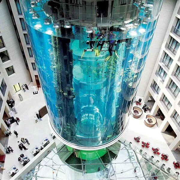 берлин рэдиссон аквадом. аквариум aquadom. самый красивый лифт в мире. огромный лифт. отель рэдиссон берлин аквариум.