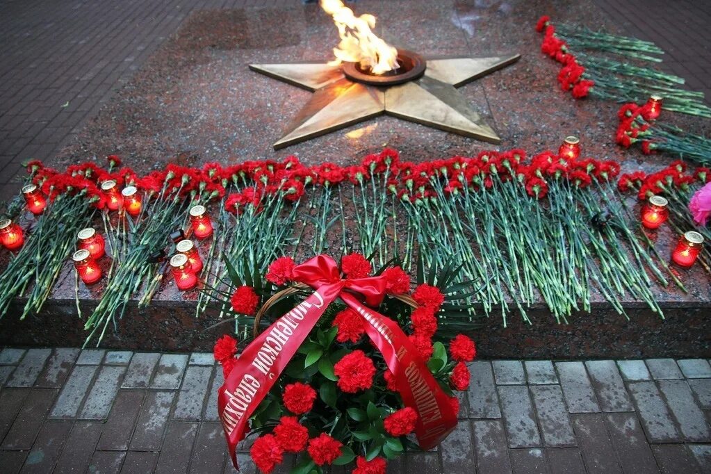 22 июня день памяти. Свеча памяти вечный огонь. День памяти и скорби. 22 июня 2011 год. 22 июня 2011 год.