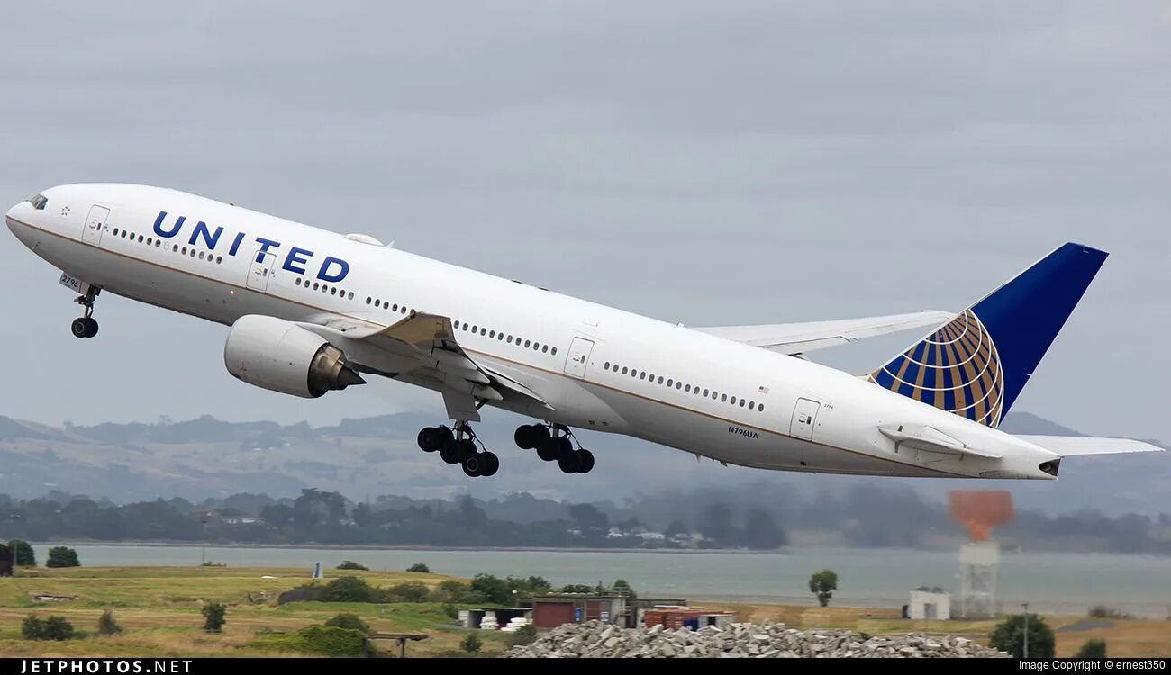 Слушать боинг 777. Боинг 777-200. Боинг 777 300. Boeing 777-300er аэрофлот. Боинг 777 взлет шереметьево.