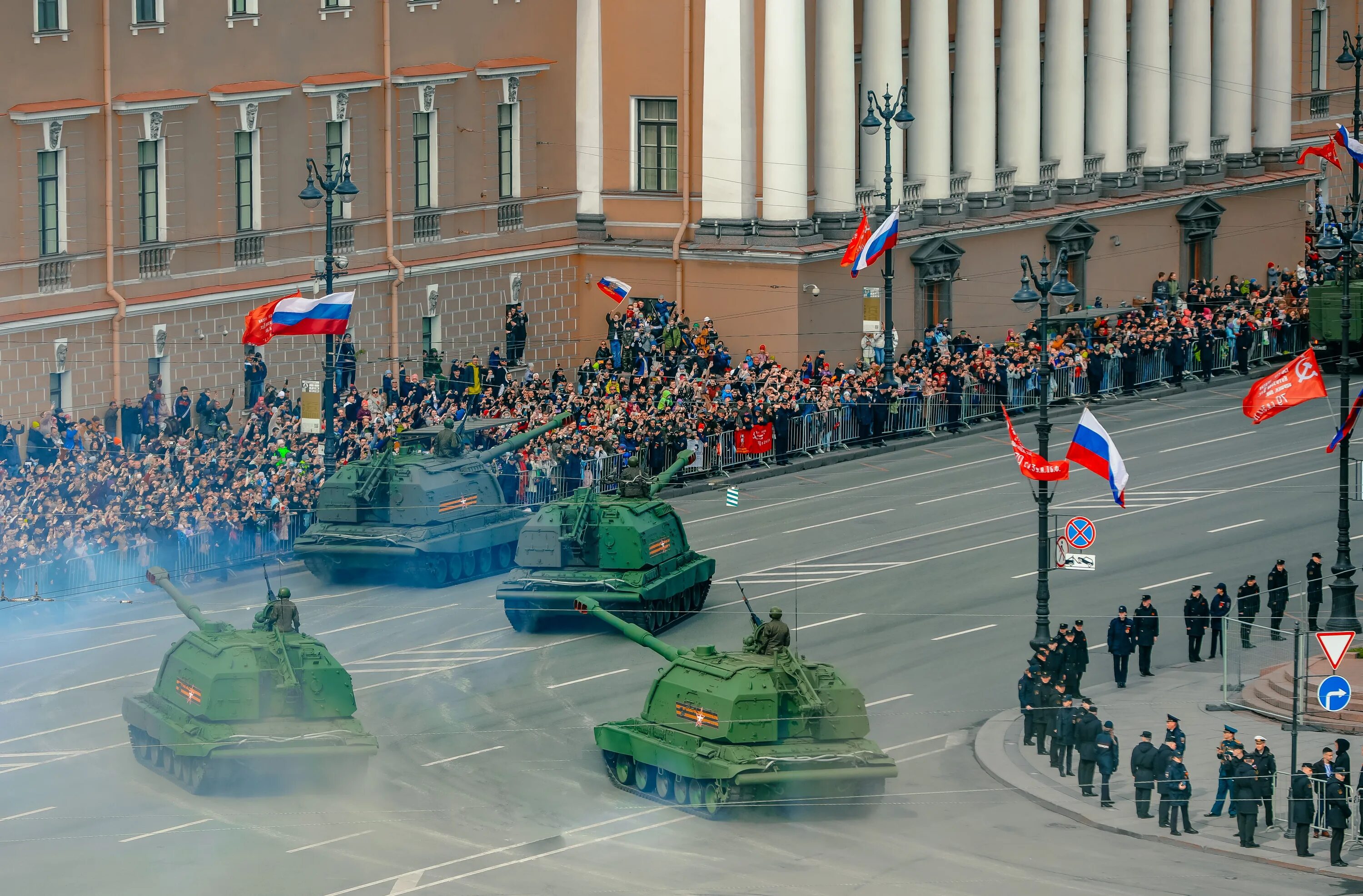 Программа 9 мая санкт. Питер Дворцовая площадь парад Победы. Парад Победы Петербург 2022. Парад на 9 мая СПБ на Дворцовой площади. Парад на Дворцовой площади 2022.