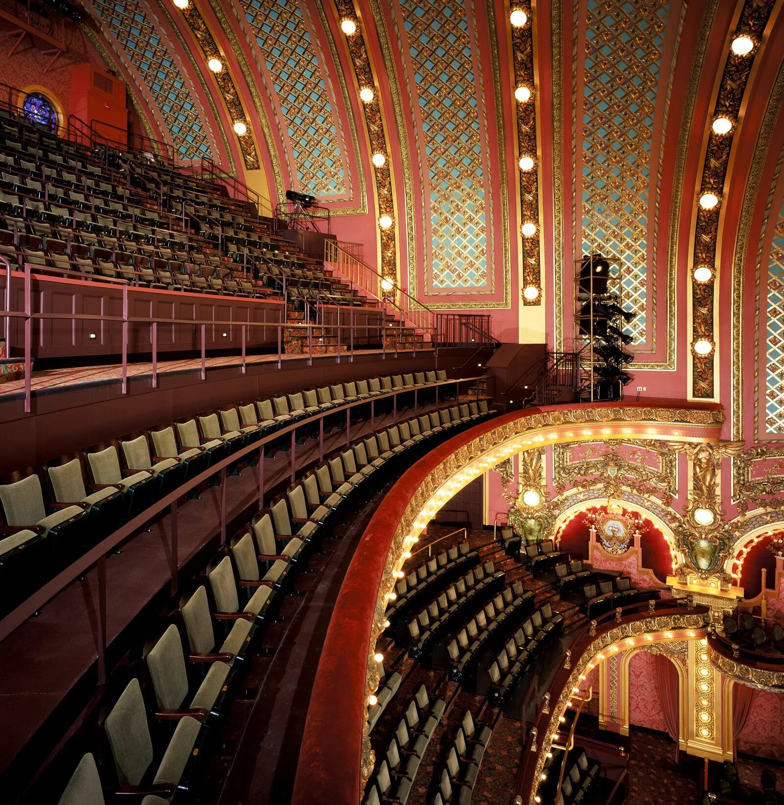 Театр Маджестик Нью-Йорк. Театр Majestic. Majestic Theatre (San Antonio). Сцена большого театра.