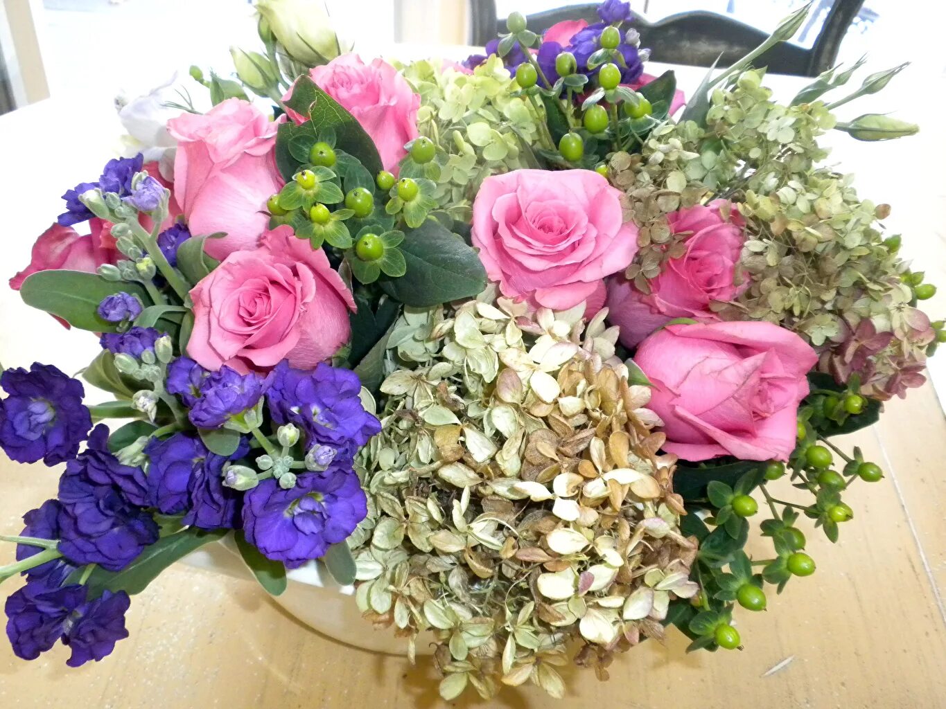 Букеты цветов техники. Маттиола цветы букет. Букет с маттиолой. Маттиола Букетная.