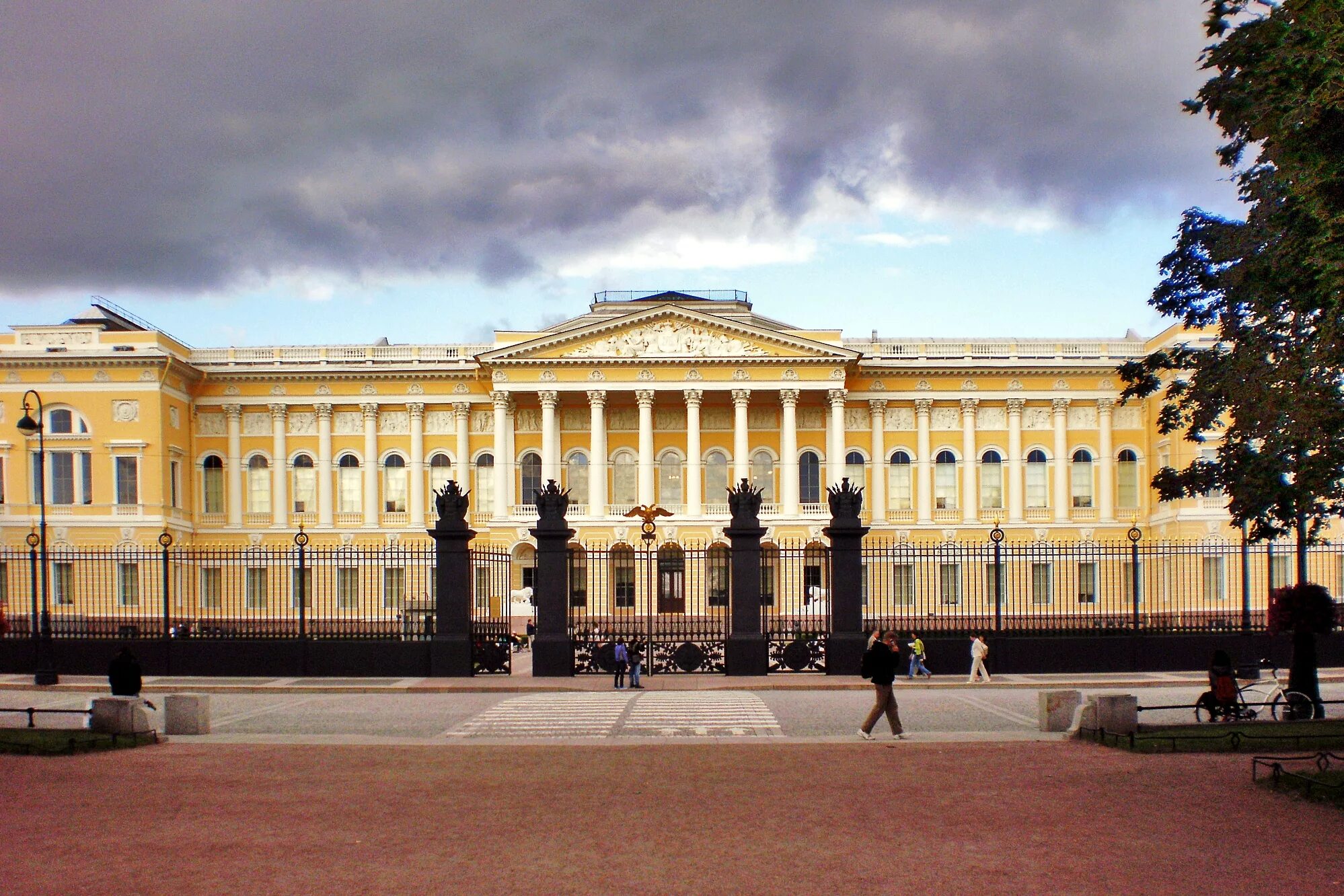 Государственных спб. Русский музей, Михайловский дворец, Санкт-Петербург. Государственный русский музей Михайловский дворец. Михайловский дворец русский музей в Петербурге. Росси Архитектор Михайловский дворец.