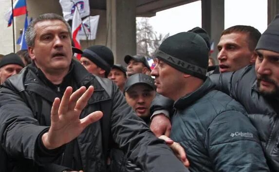 26 февраля 2010 года. 26.02.2014 симферополь митинг. митинг 26 февраля 2014 симферополь. аксенов 26.02 2014.