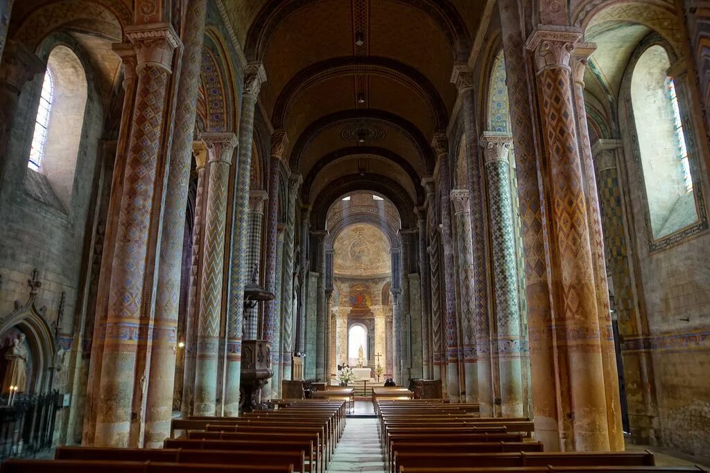 Церковь Нотр-дам-ля-Гранд Франция внутри.