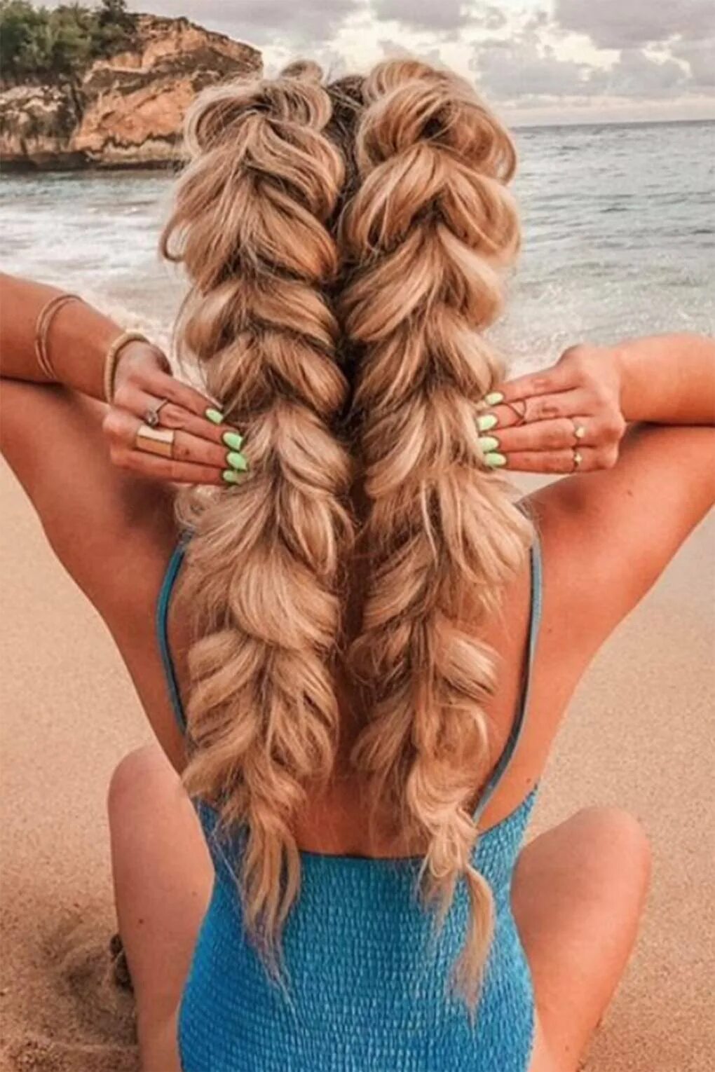 Колосок прическа 2 косички. Канекалон две французские косы. Объемная коса. Современные косы. Две большие косы.