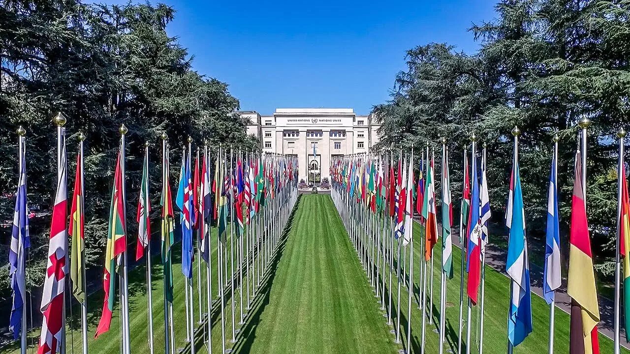 Здание оон в женеве. Лига наций уефа. Организация объединенных наций оон. Здание оон в женеве. Uefa millətlər liqasi, euo 2024 год.