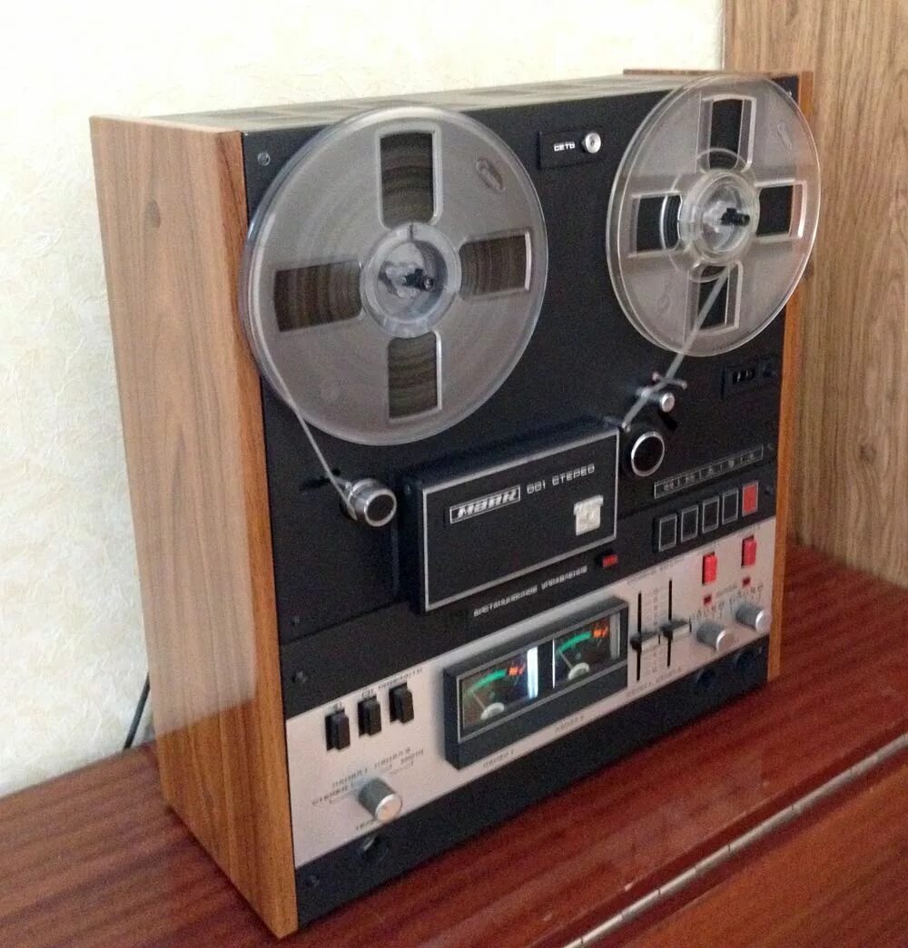 Бобинный магнитофон маяк 001. Маяк 001. Маяк 001 внутри. Маяк-001 катушечный магнитофон. Блок головок маяк 001.