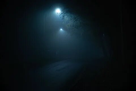 Street lamp in fog wallpaper