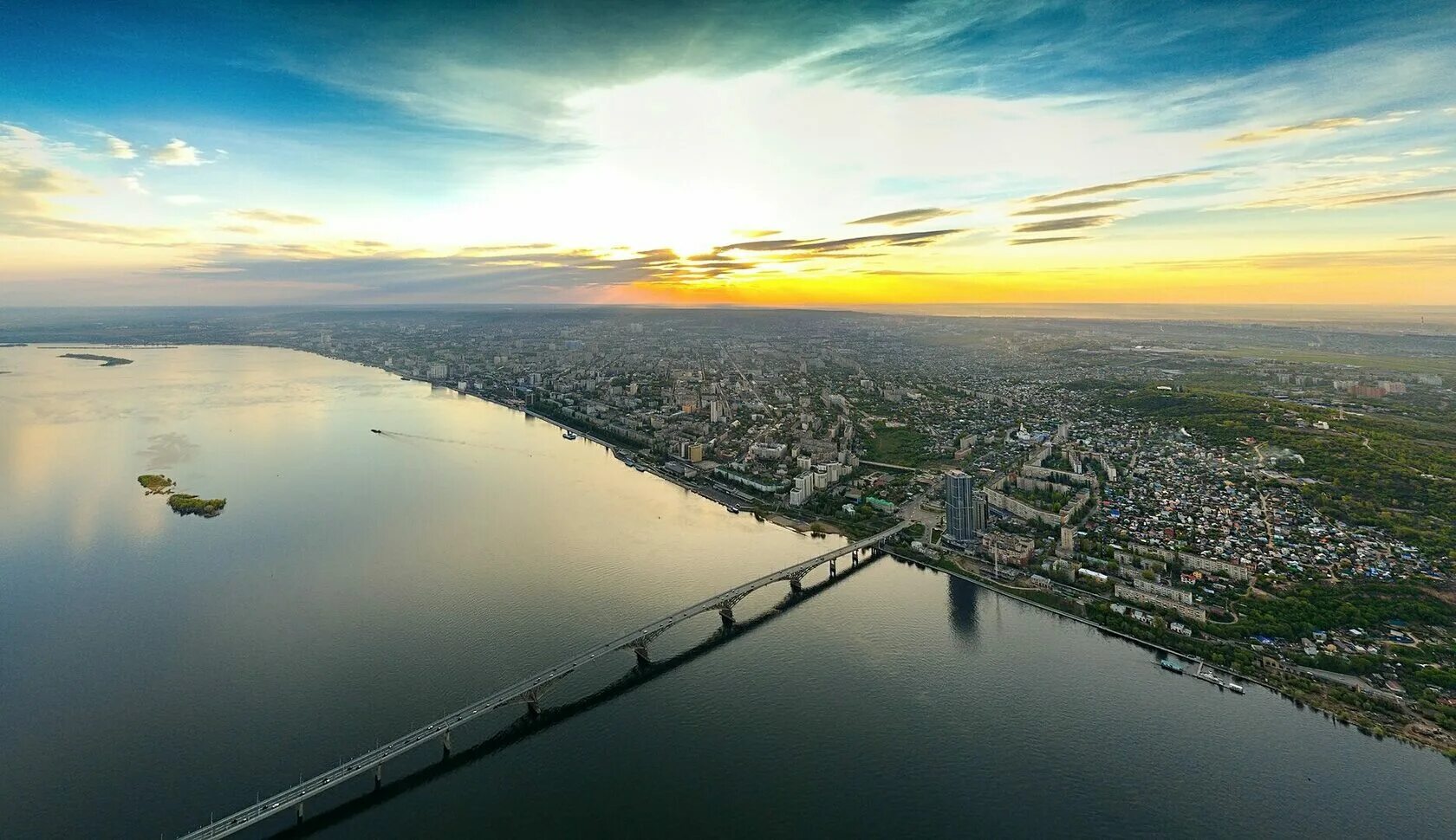 Панорама Саратов. Саратов город на Волге. Волга Энгельс Саратов. Панорама Саратова с Волги.