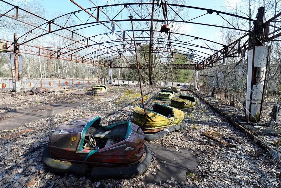 Во что превратился город Чернобыль за 35 лет, сравниваем фото до и после аварии 