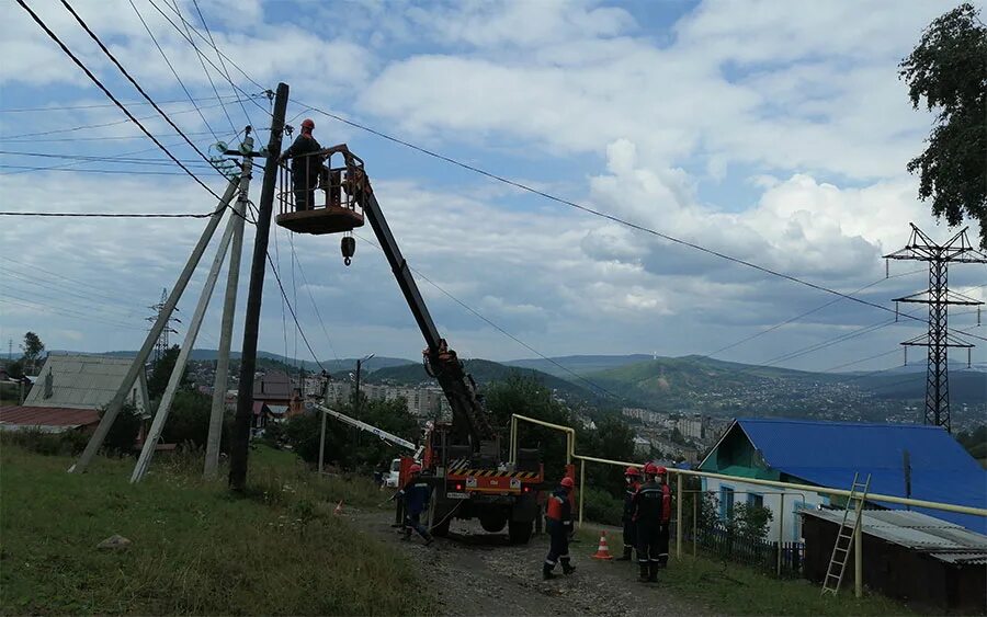Златоуст поселок. Таганай подстанция златоуст. Челябэнерго златоуст на красной горке. Зэс златоуст. Златоустовский рабочий здание.