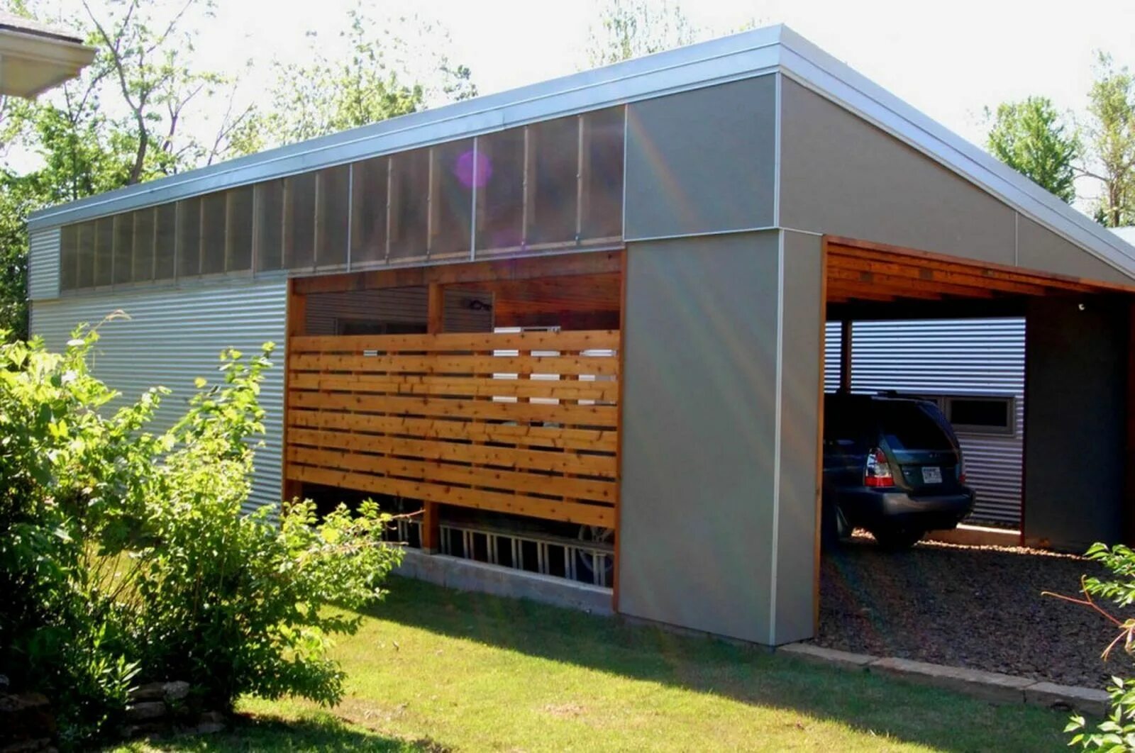 Как оформить гараж на участке. Хозблок с односкатной крышей и навесом. tiny house с односкатной крышей. гараж на дачном участке. односкатная крыша для гаража.