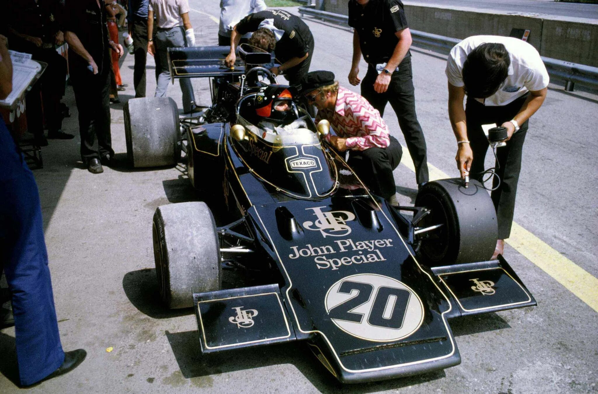 F 72 c. Эмерсон Фиттипальди Lotus 1970. Lotus 72 JPS. Lotus 72 JPS 1972. Эмерсон Фиттипальди 1974.
