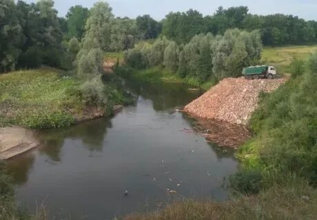 Засыпало реку