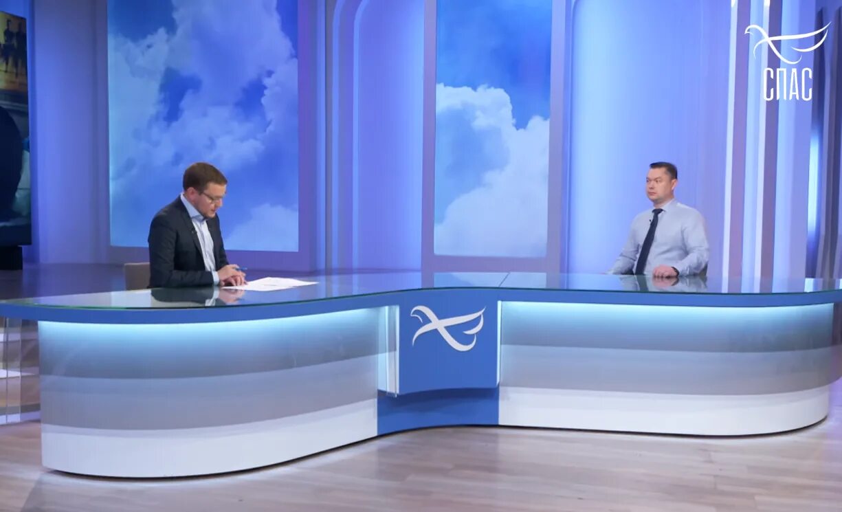 Отец василий спас телеканал. Батюшка на спасе. Священники телеканала спас. Батюшка на канале спас. Редактор канала спас.