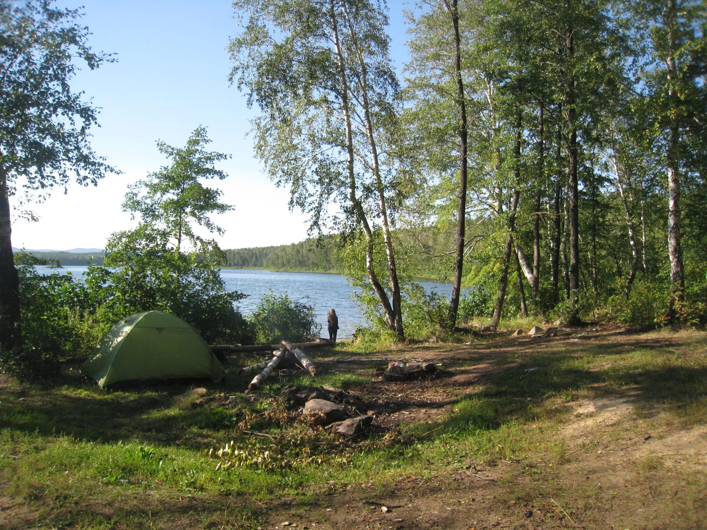 Базы озеро большое. Озеро большой Кисегач. Озеро Кисегач с палатками. Озеро Кисегач Челябинская. Большой Кисегач с палатками.