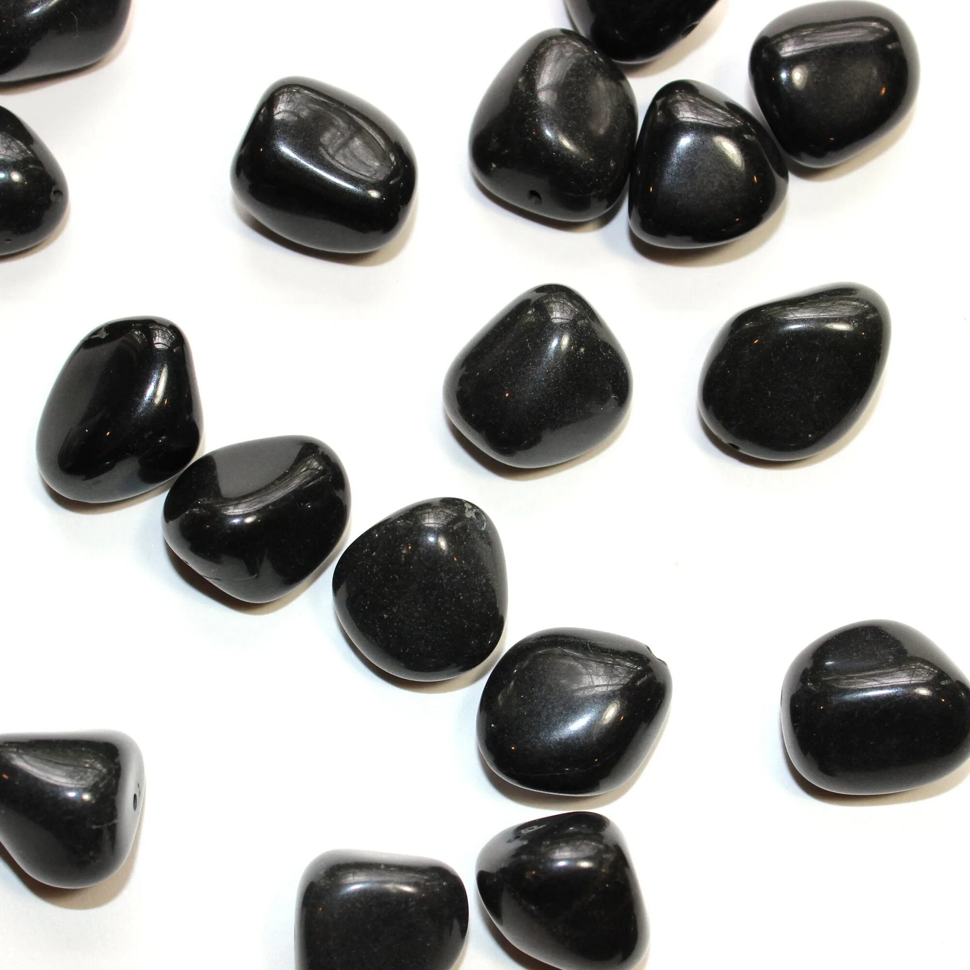 Черный камень. Камни черного цвета. Драгоценные камни черного цвета. Чёрная шпинель камень.