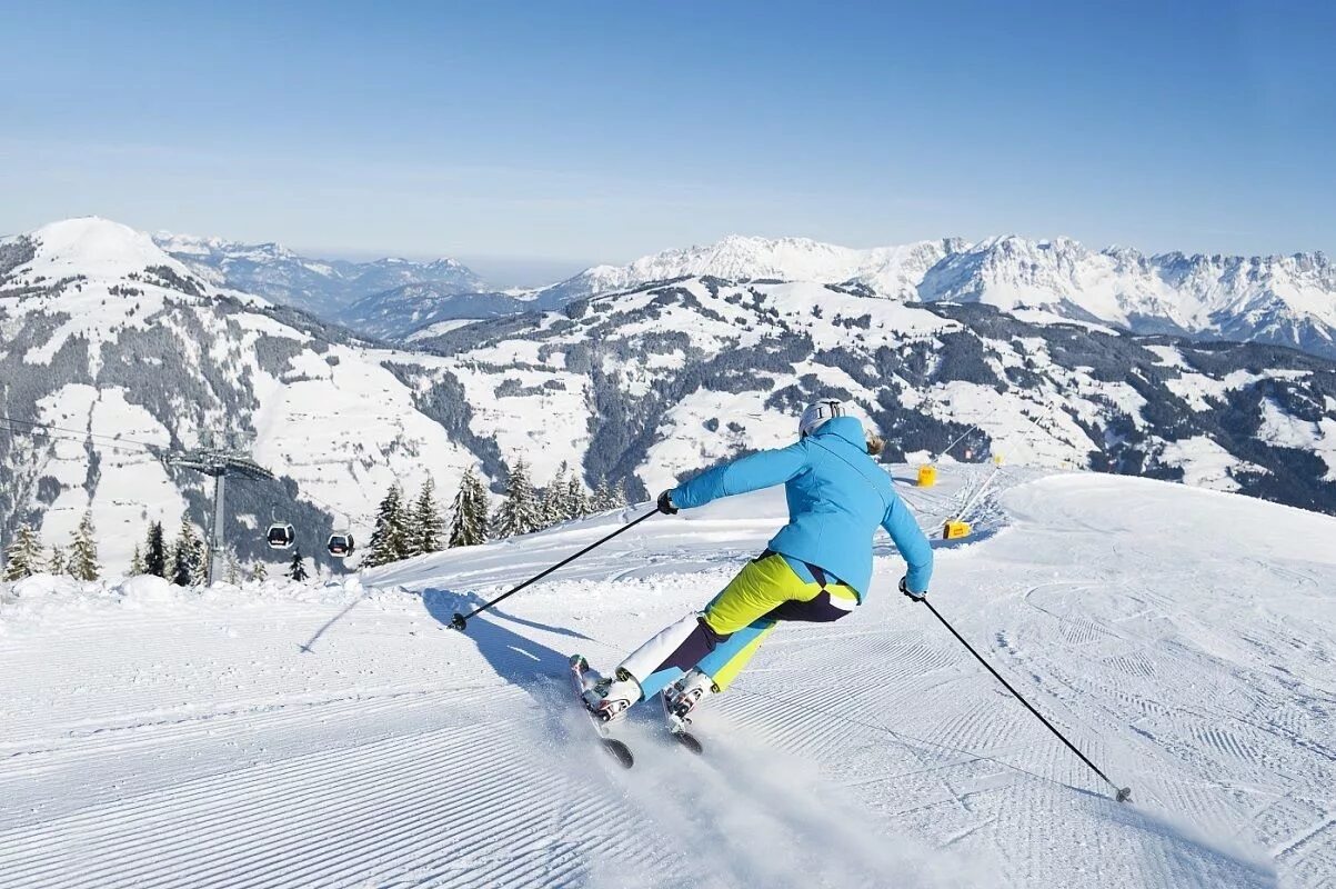 Горнолыжная гора ски Австрия. Австрия Kitzbuhel лыжник. Китцбюэль горнолыжный. Австрийские Альпы сноуборд.